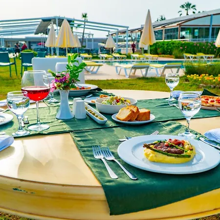 Отель Karya Family *