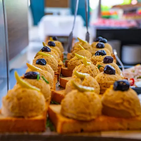 Hotel Karya Family 4*