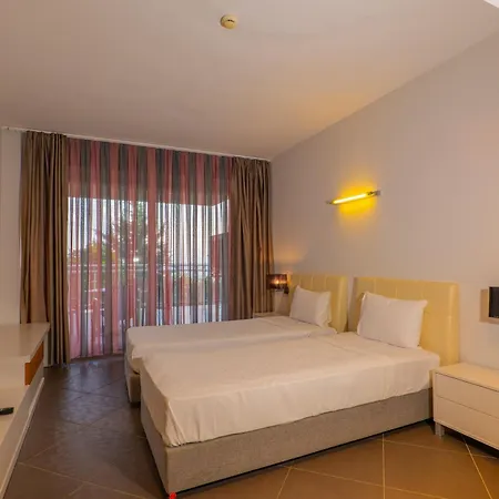 Karya Family 酒店 4*