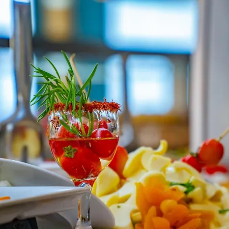 Karya Family 酒店 4*